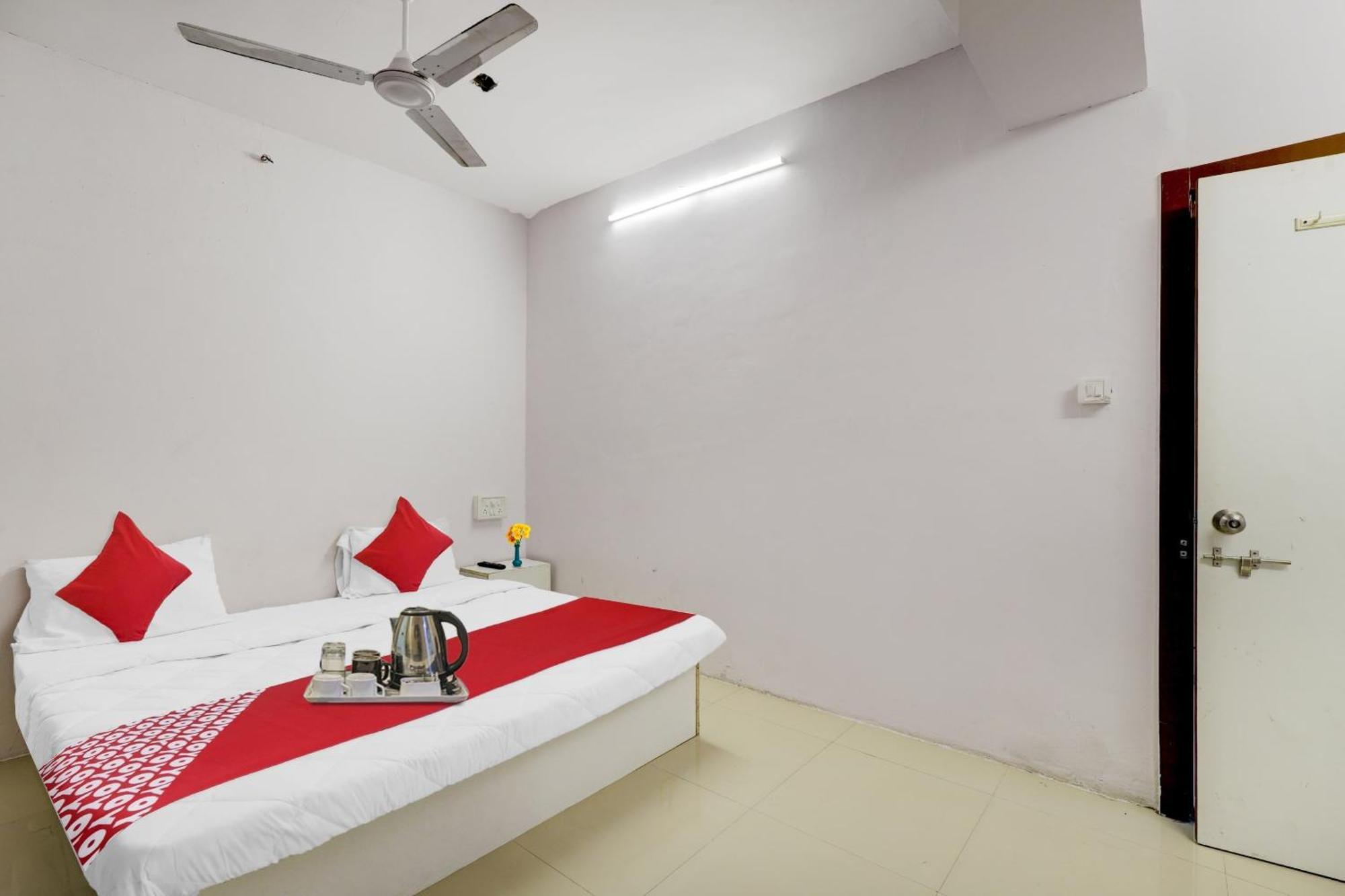 Hotel O Cozy Rooms 苏拉特 外观 照片